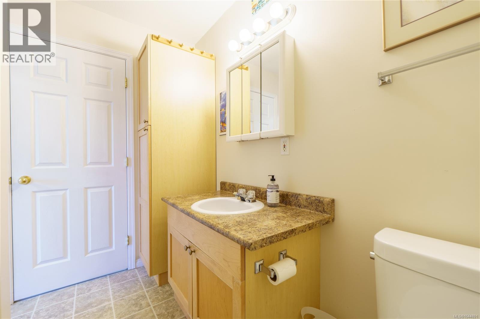 2 1553 Larch Rd Property Photo 18