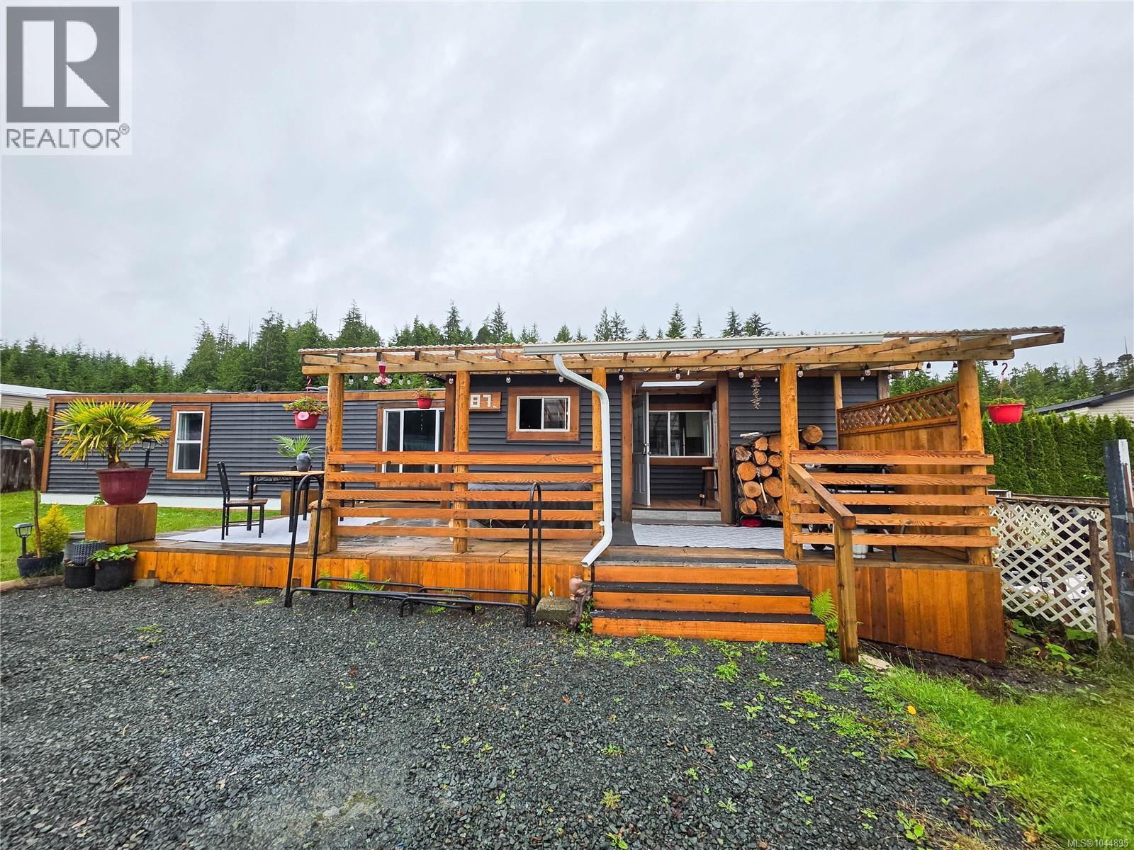 87 5250 Beaver Harbour Rd Property Photo 1