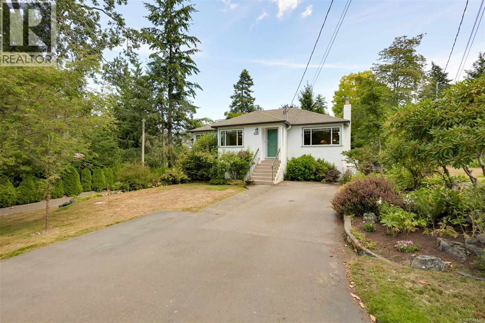 3835 Cumberland Rd Property Photo 2