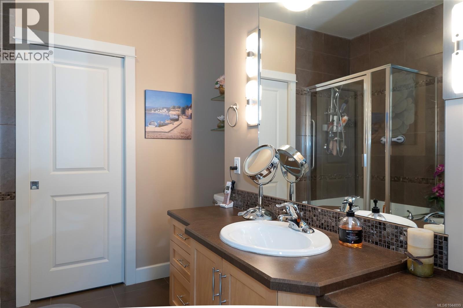 402 3210 Jacklin Rd Property Photo 25