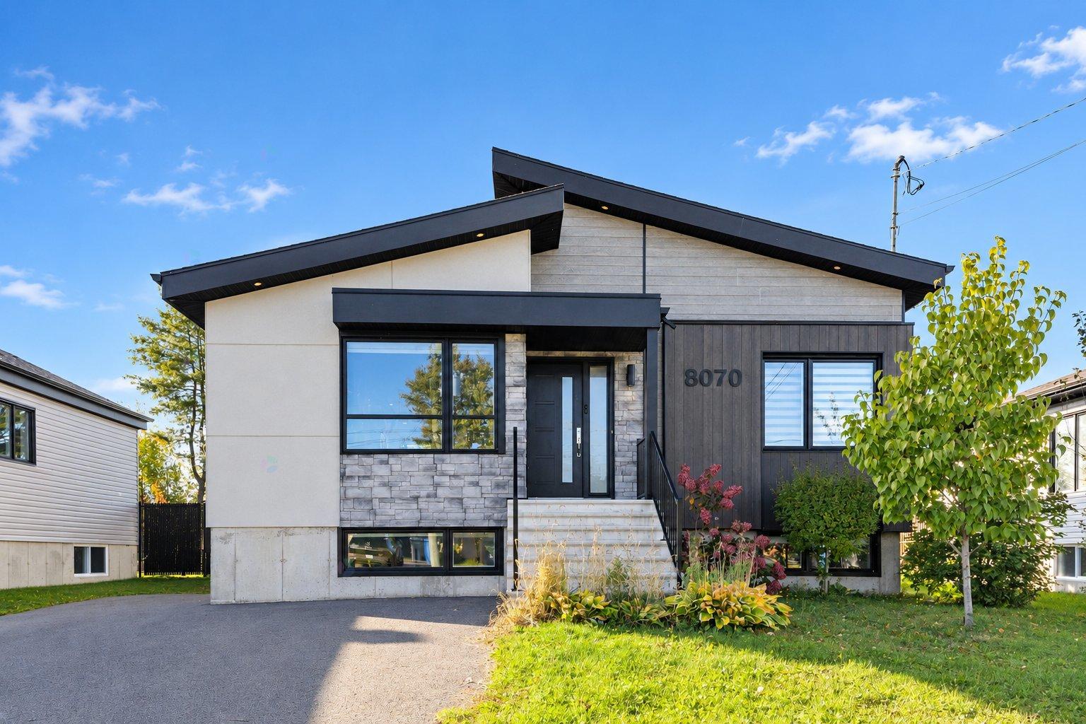 8070 Rue Adolphe-rho Property Photo 1
