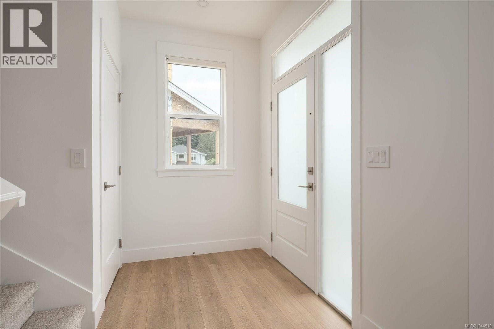 3800 Marjorie Way Property Photo 4