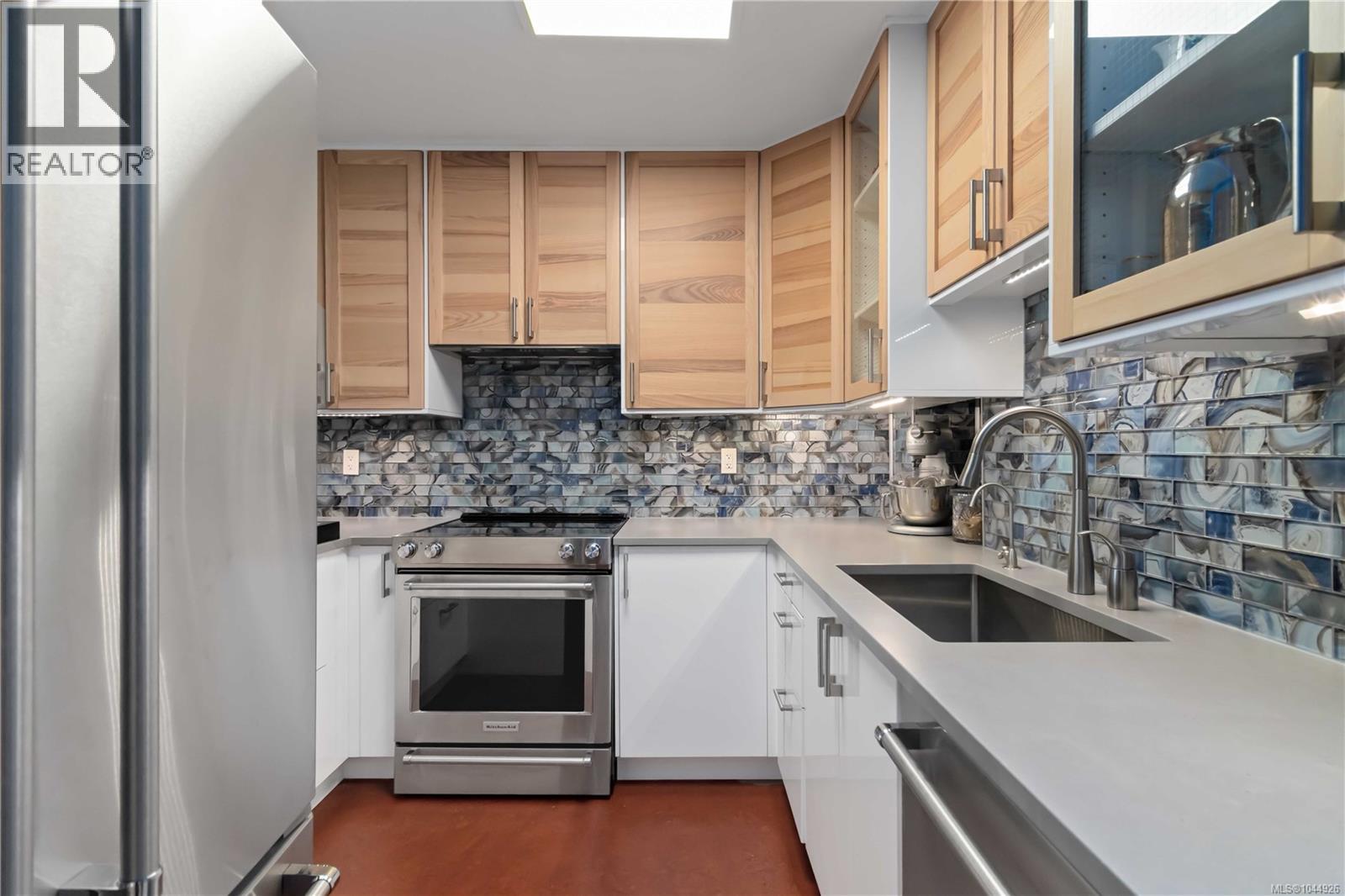 501 2920 Cook St Property Photo 15
