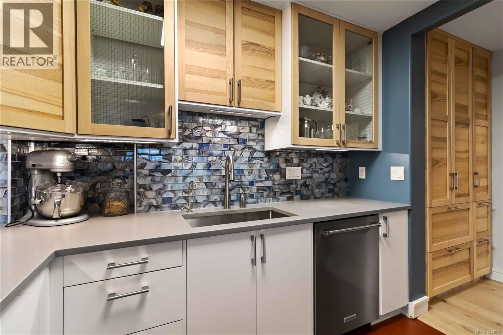 501 2920 Cook St Property Photo 17