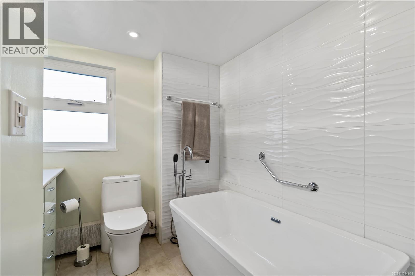501 2920 Cook St Property Photo 26