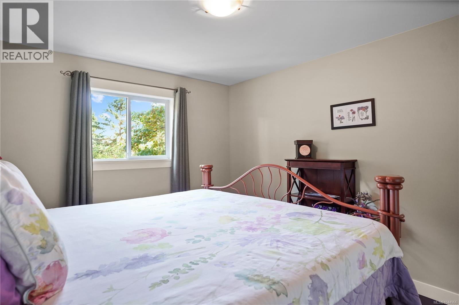 1084 Tatlow Rd Property Photo 13