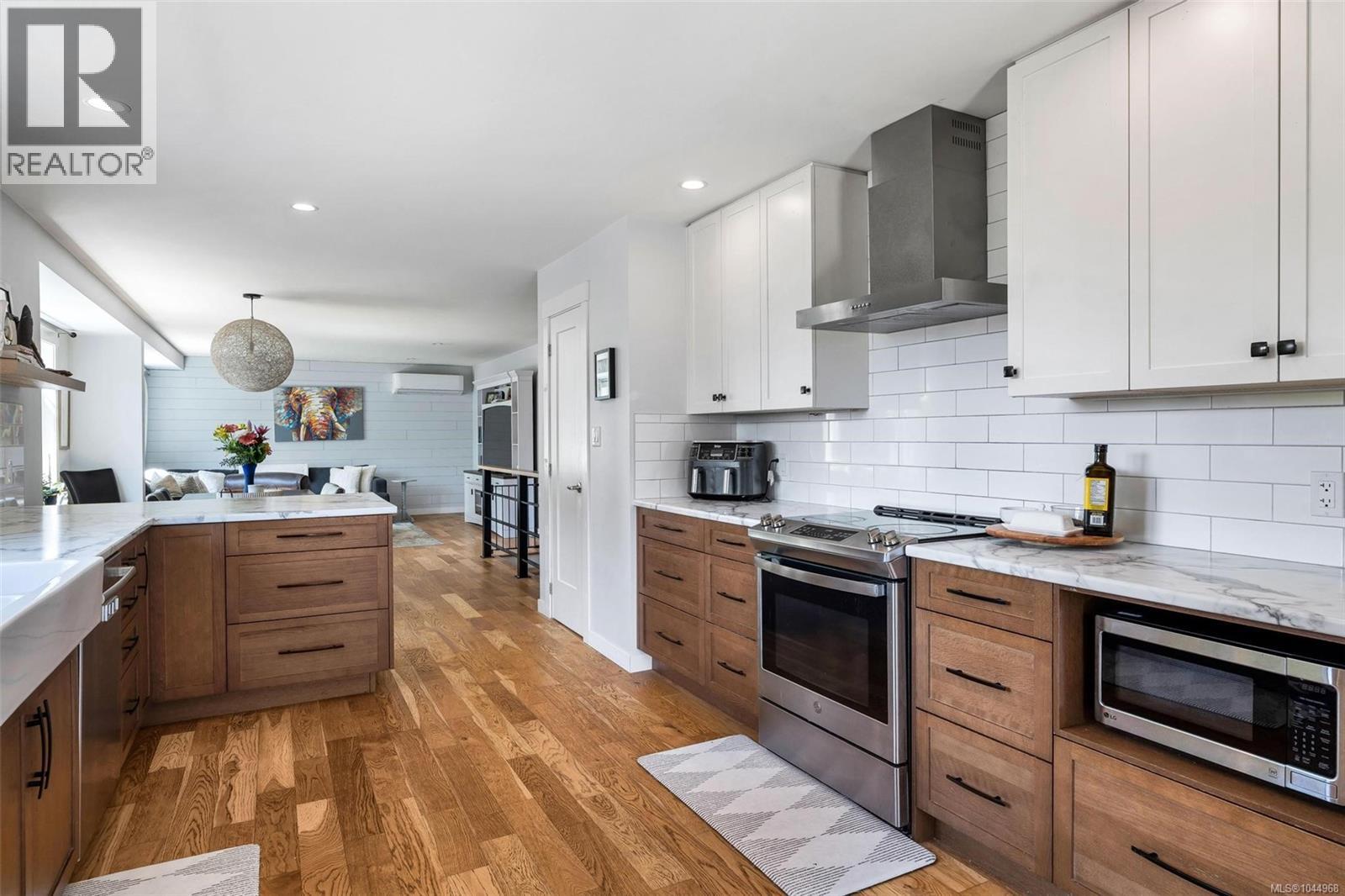 1127 Stuart Cres Property Photo 17