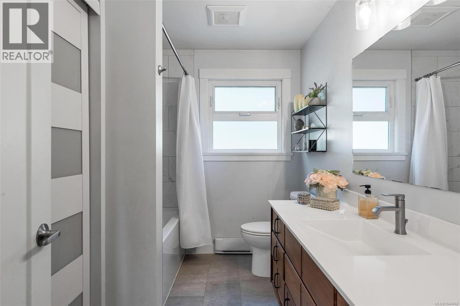 1127 Stuart Cres Property Photo 35