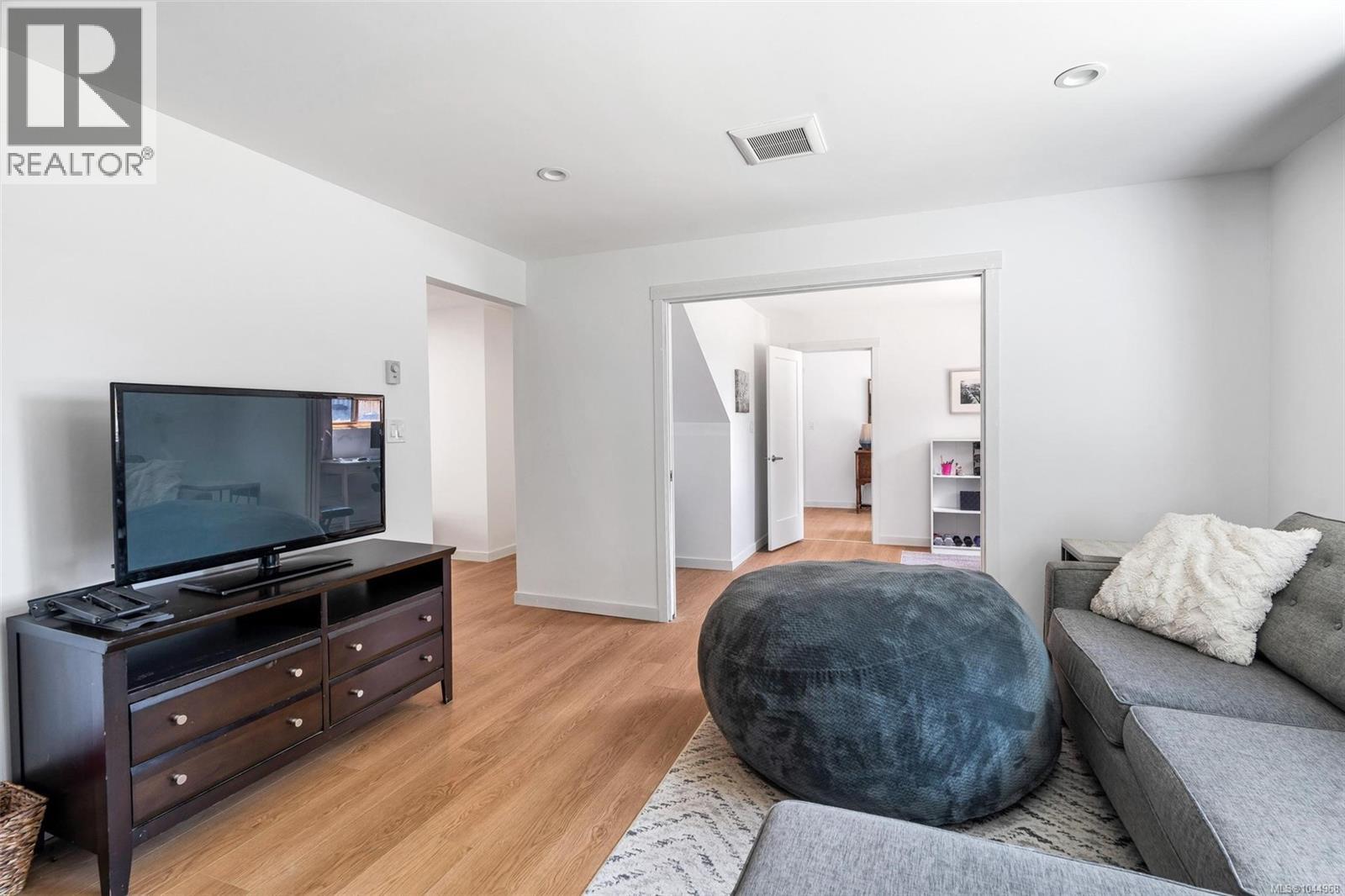 1127 Stuart Cres Property Photo 38