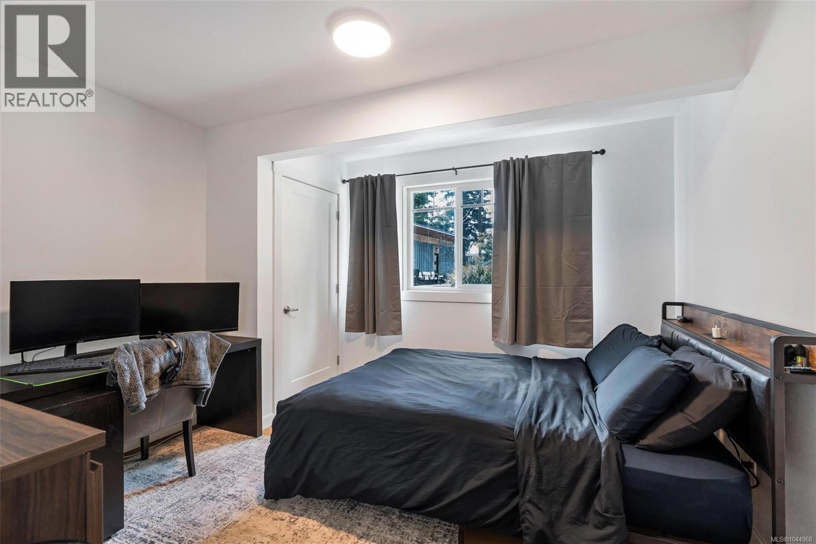 1127 Stuart Cres Property Photo 43