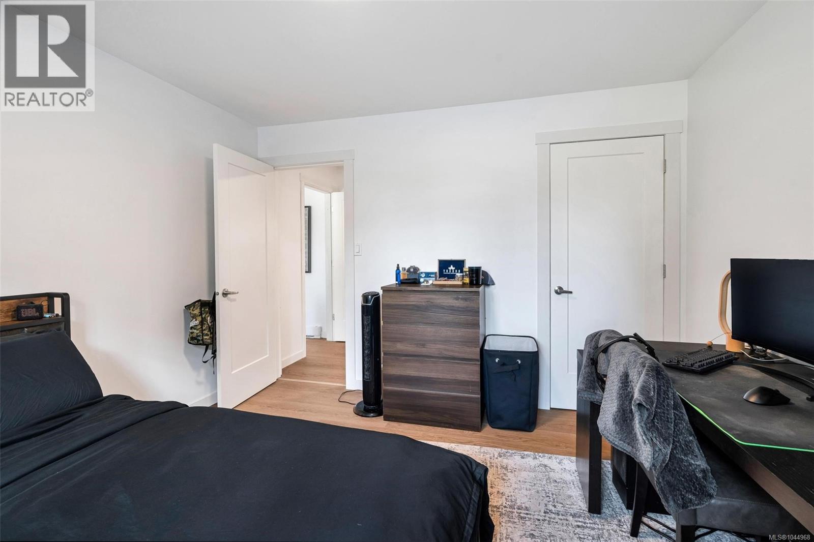 1127 Stuart Cres Property Photo 44