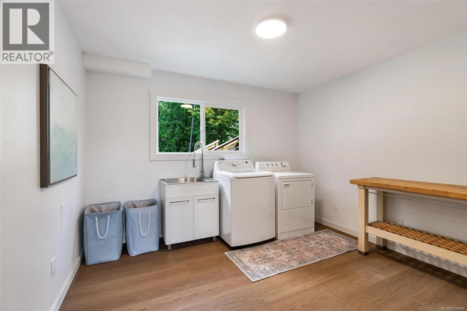 1127 Stuart Cres Property Photo 47
