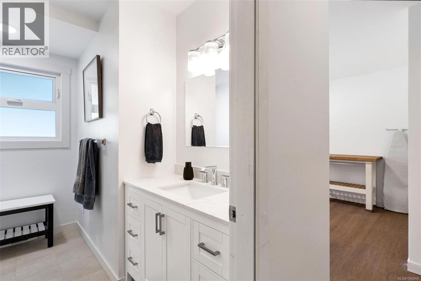 1127 Stuart Cres Property Photo 49