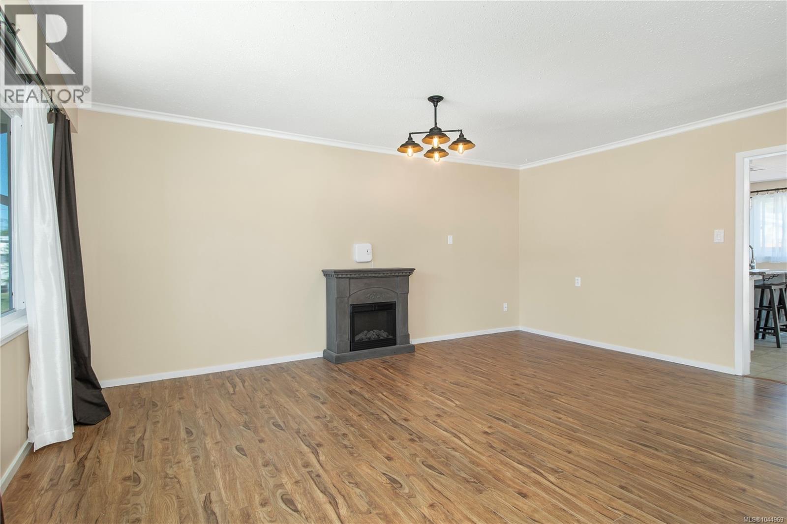 541 Colwyn St Property Photo 7