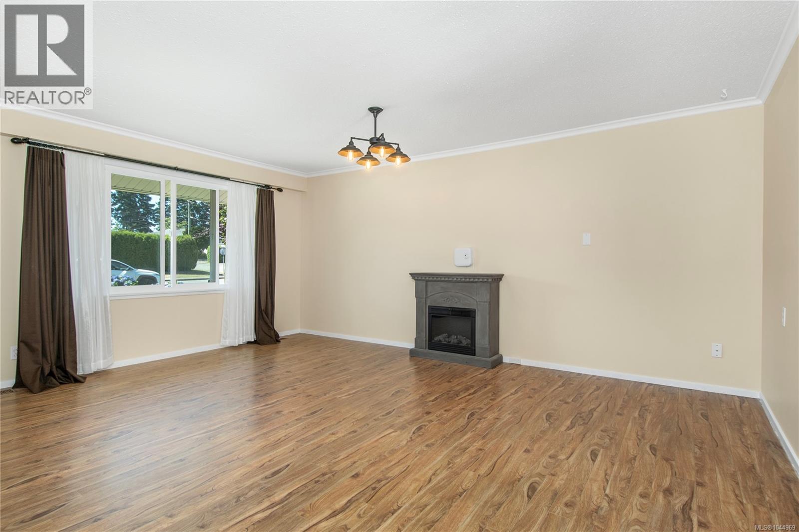 541 Colwyn St Property Photo 8