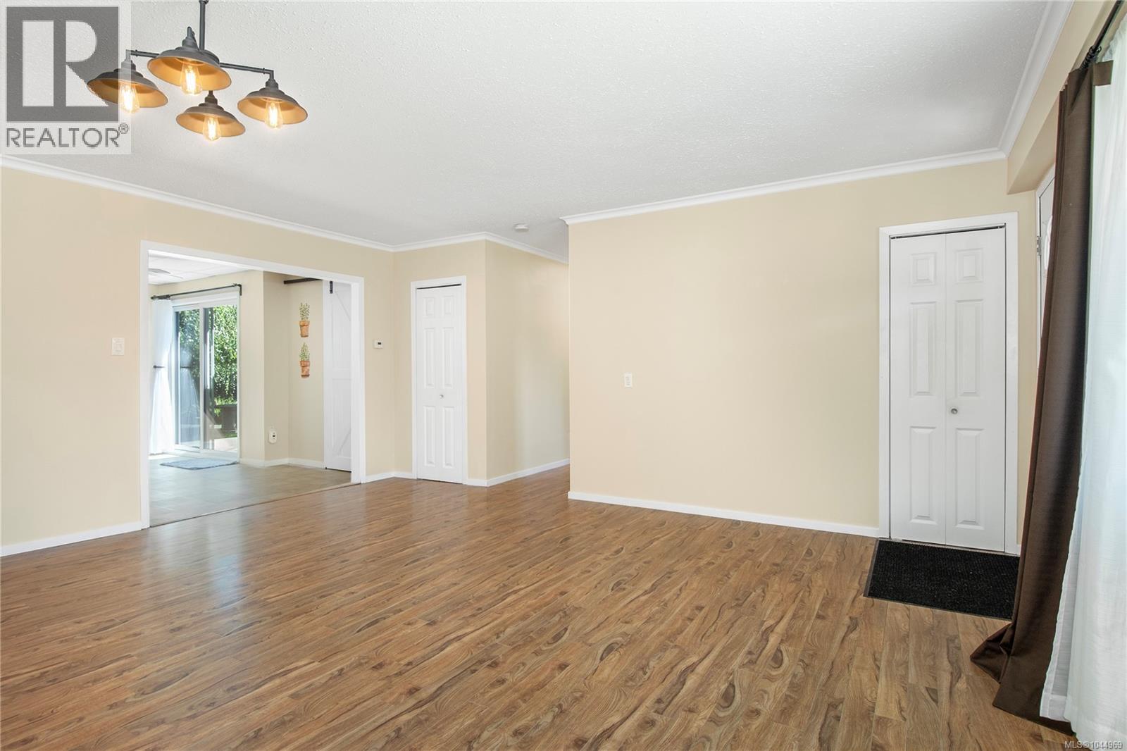 541 Colwyn St Property Photo 10