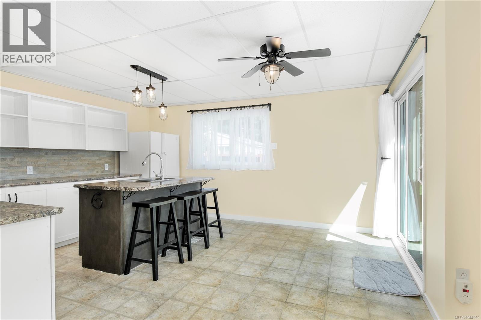 541 Colwyn St Property Photo 11