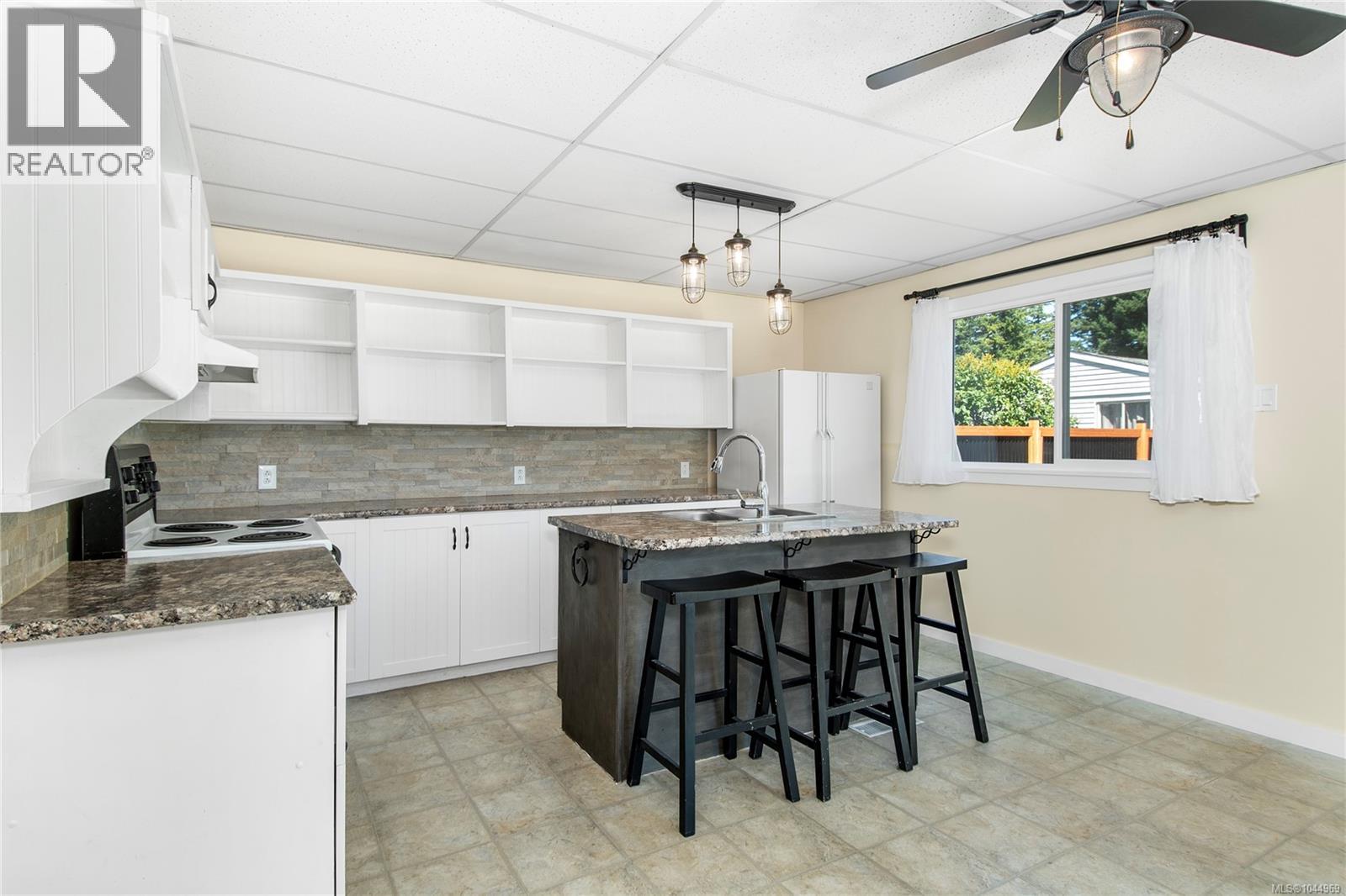 541 Colwyn St Property Photo 12