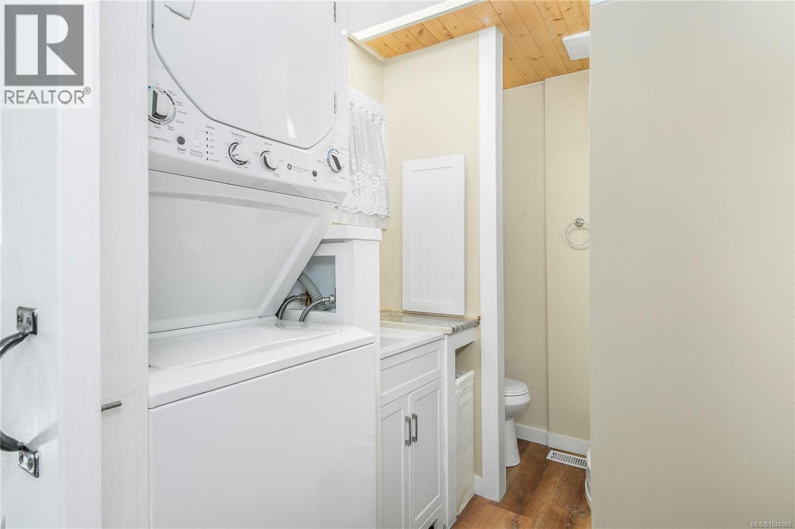 541 Colwyn St Property Photo 16