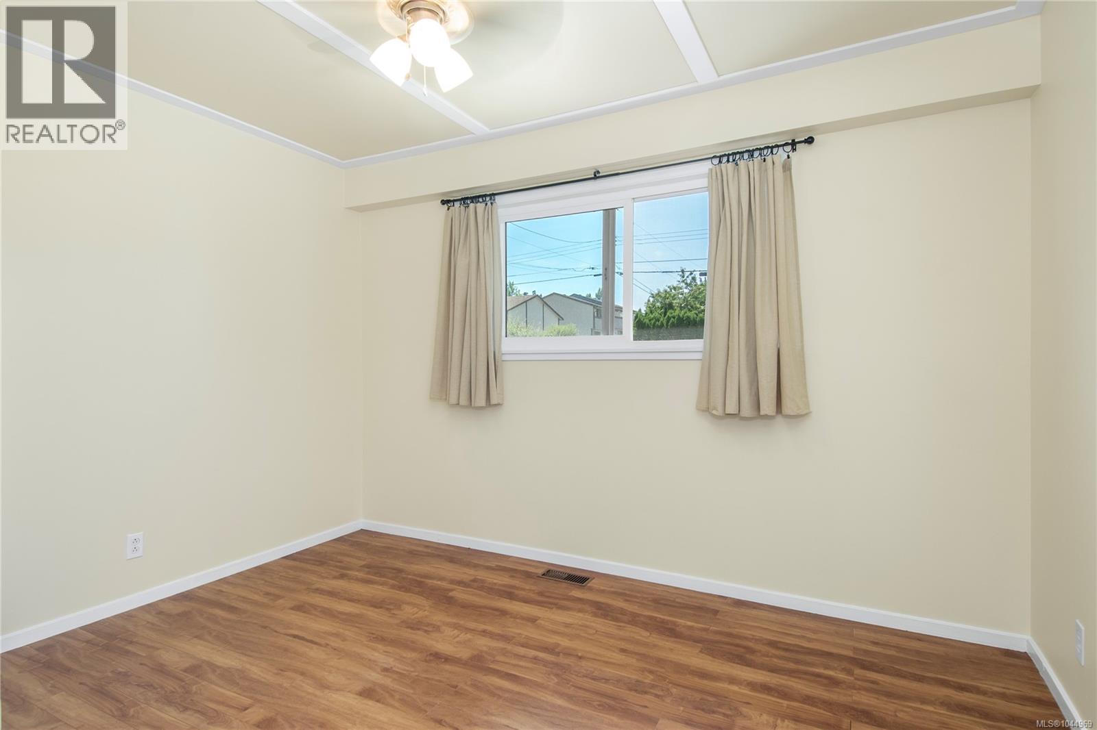 541 Colwyn St Property Photo 18