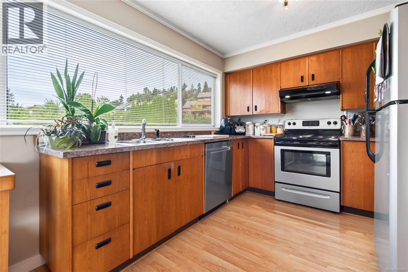 356 Rees Rd Property Photo 3