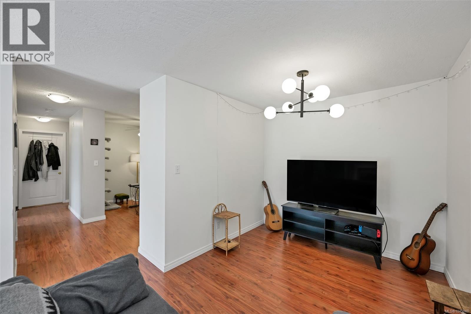 212 899 Darwin Ave Property Photo 7