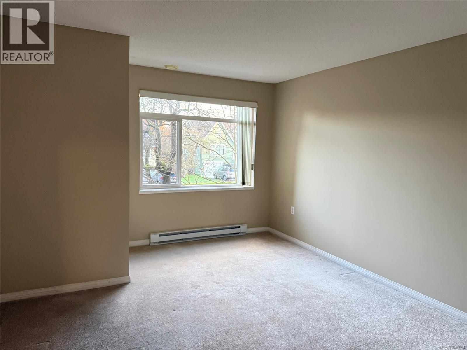 204 2045 Carrick St Property Photo 3