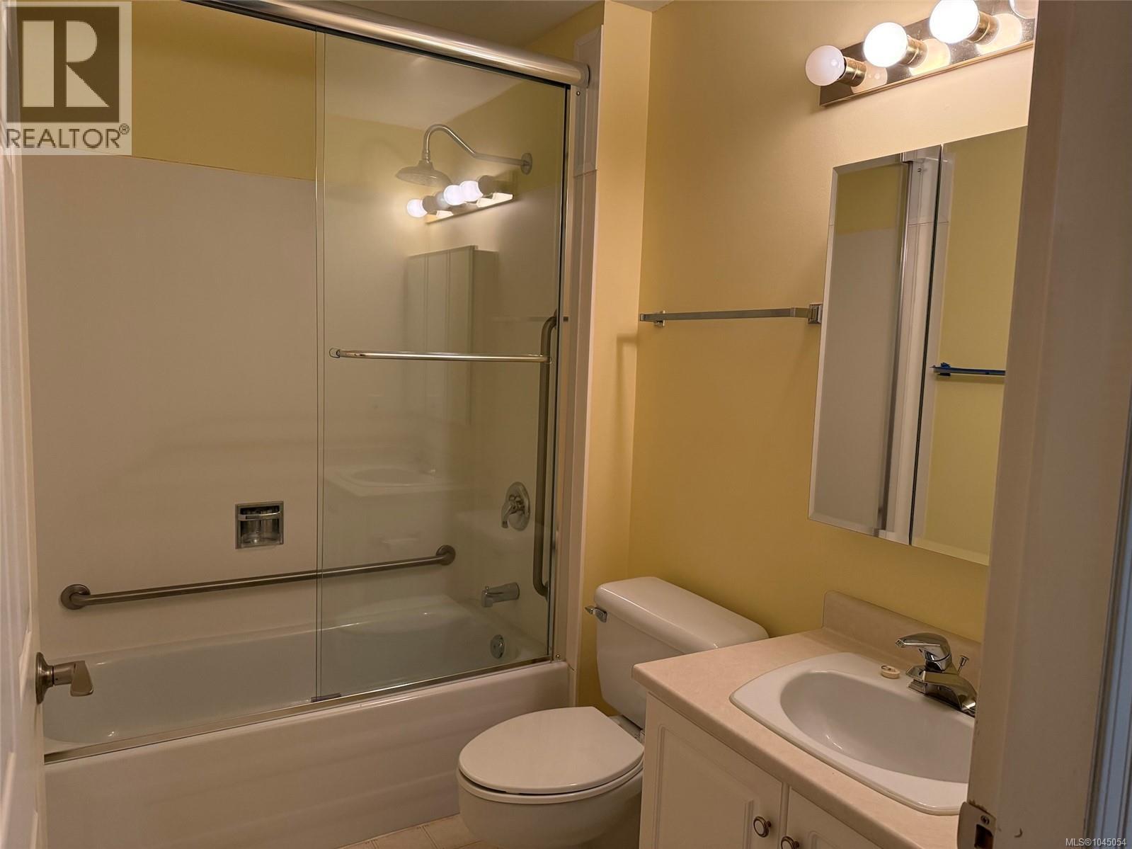 204 2045 Carrick St Property Photo 5