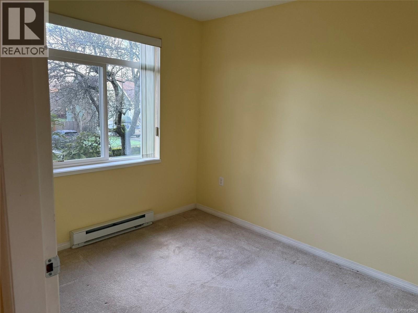 204 2045 Carrick St Property Photo 12