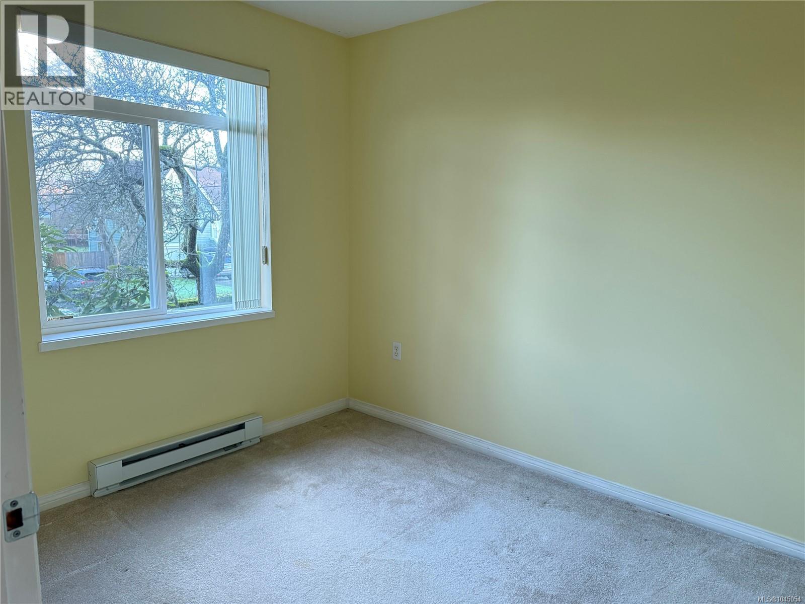 204 2045 Carrick St Property Photo 15