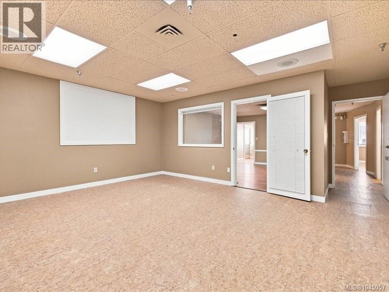 203 2520 Bowen Rd Property Photo 9