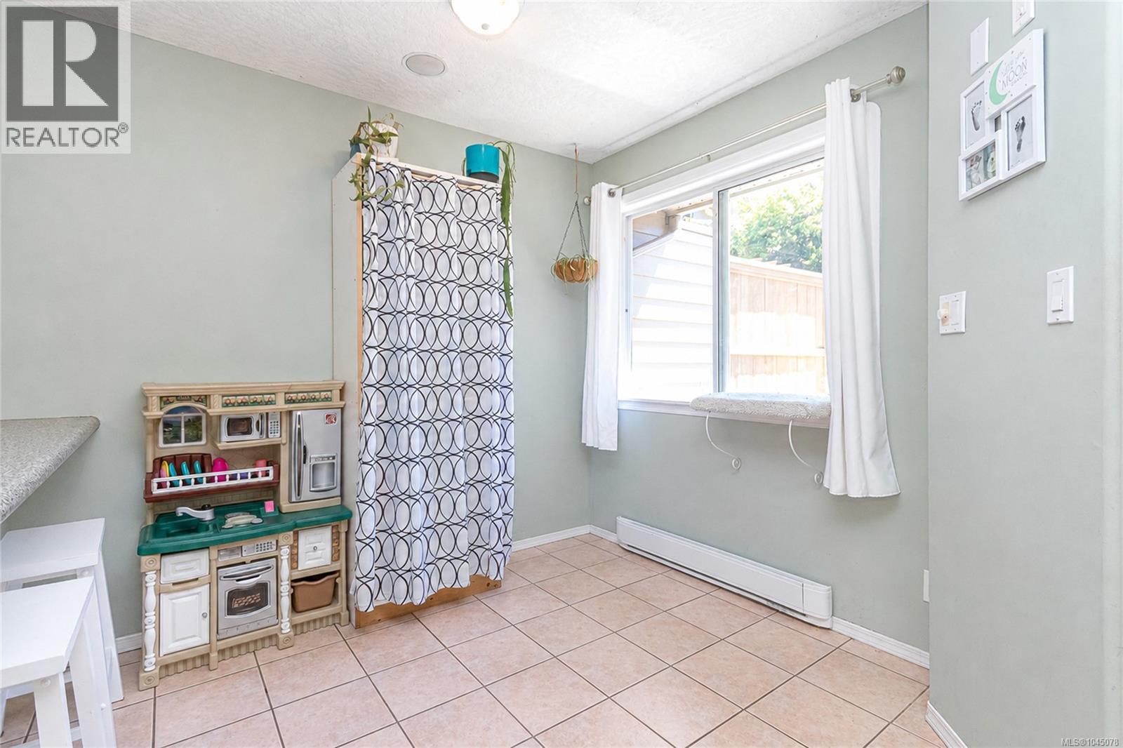 14 2190 Drennan St Property Photo 15