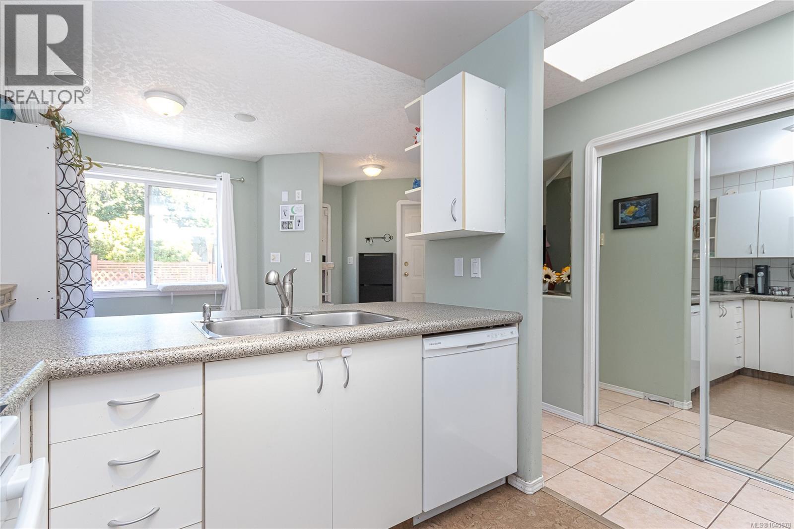 14 2190 Drennan St Property Photo 18