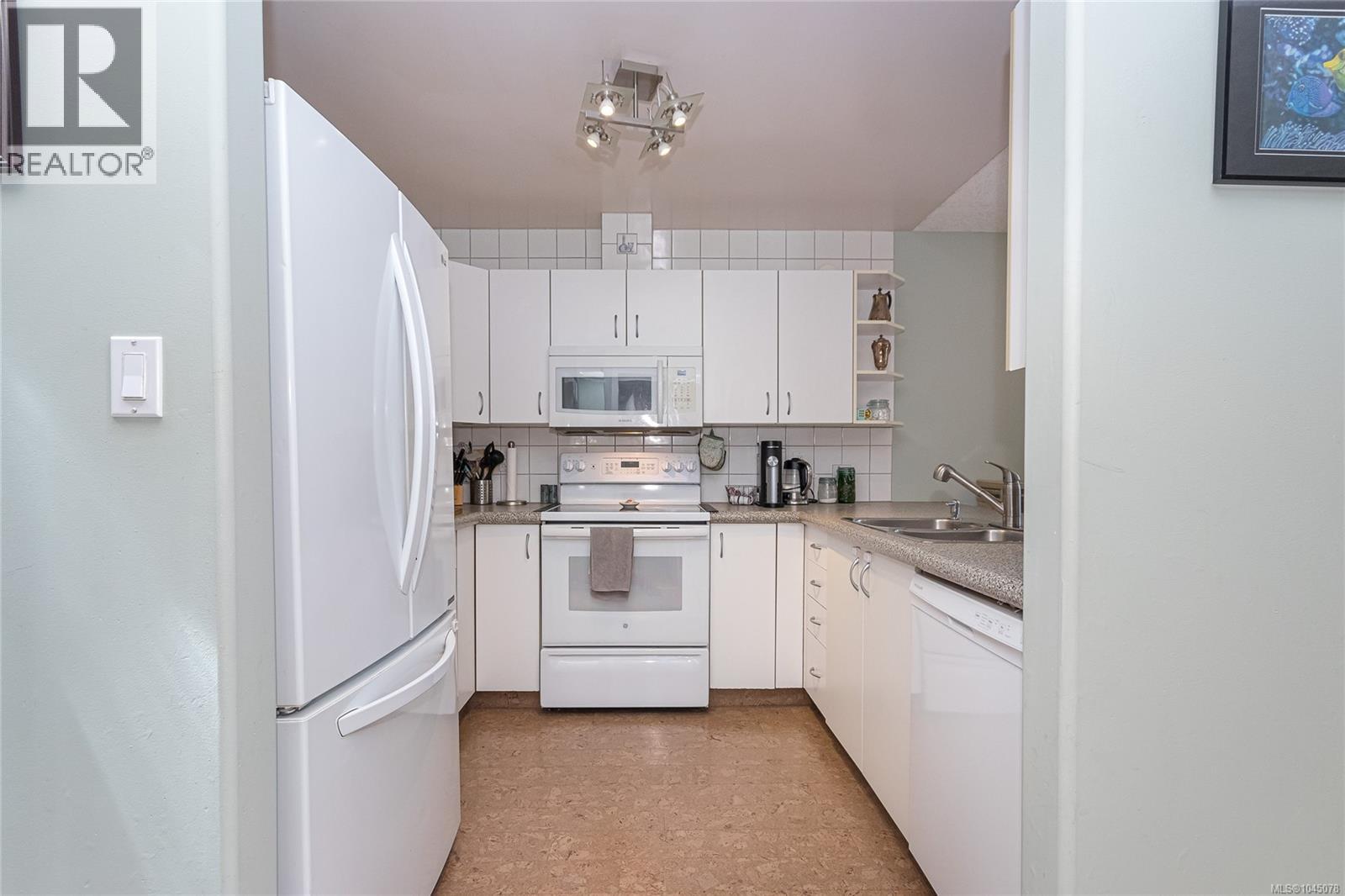 14 2190 Drennan St Property Photo 19
