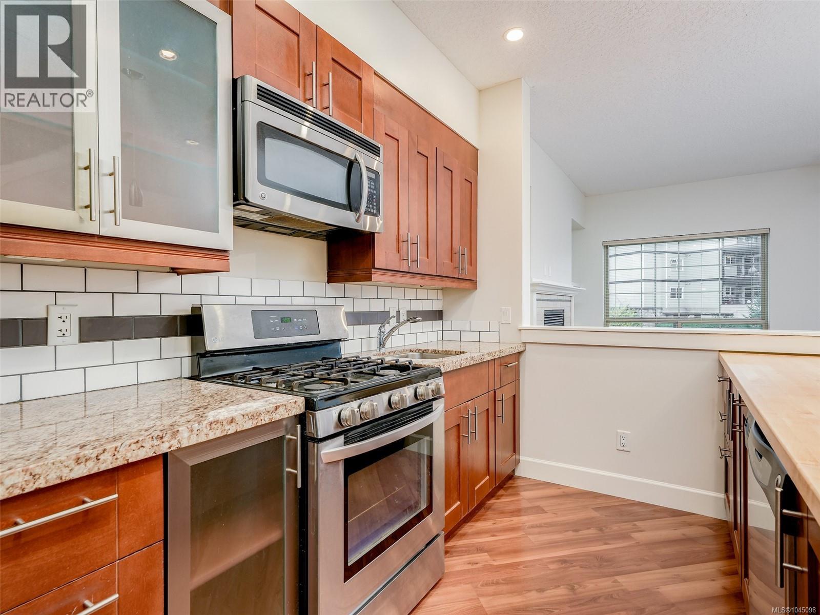 201 785 Station Ave Property Photo 8