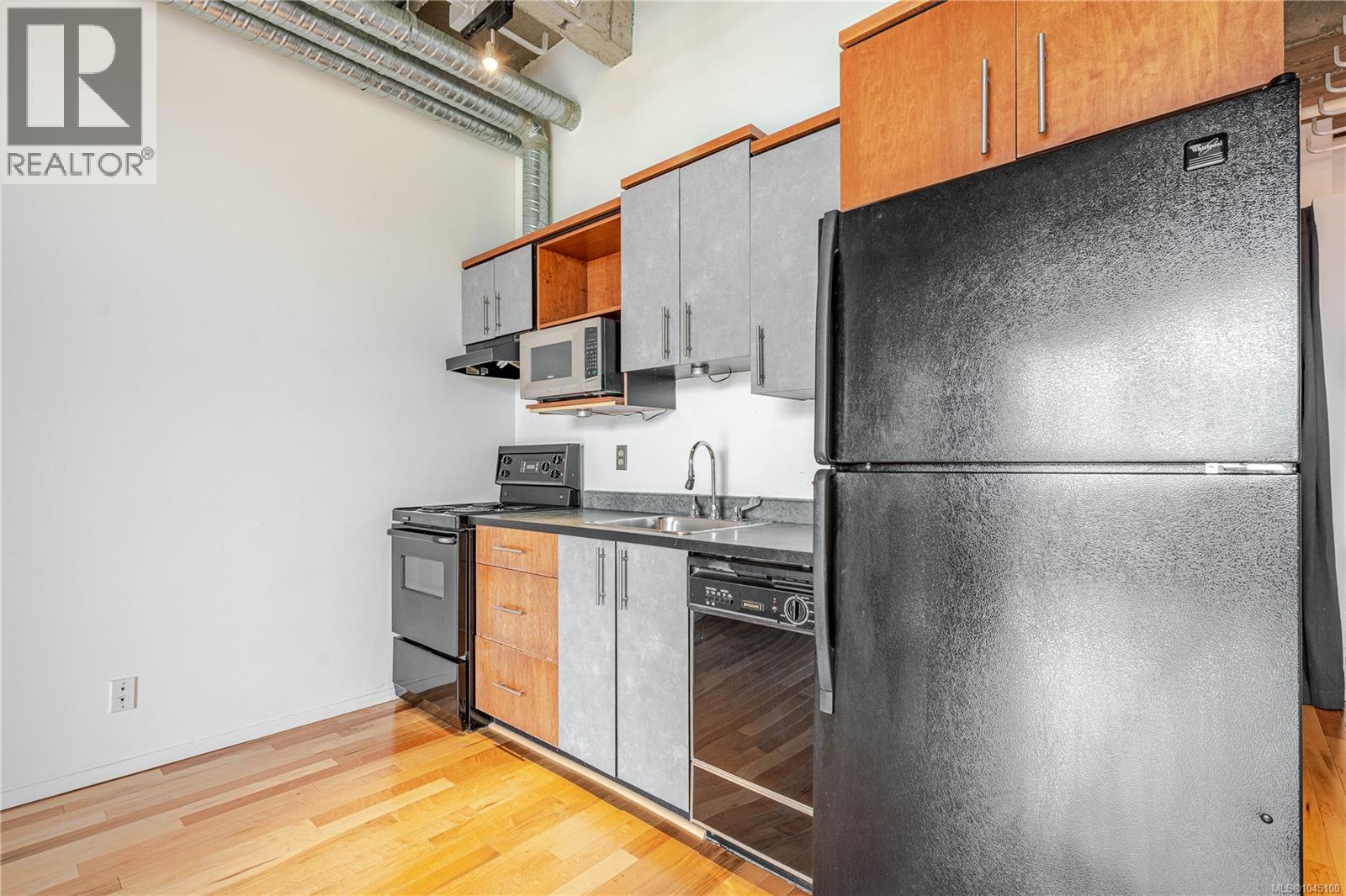 512 1061 Fort St Property Photo 16