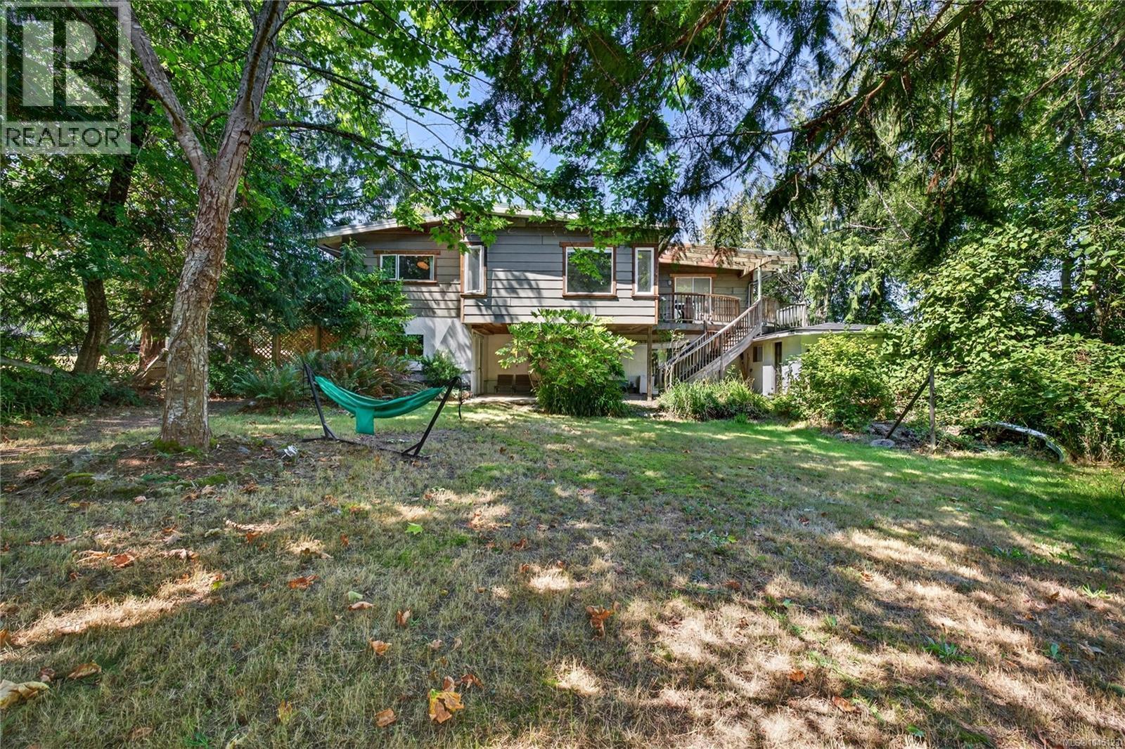 243 Maliview Dr Property Photo 2