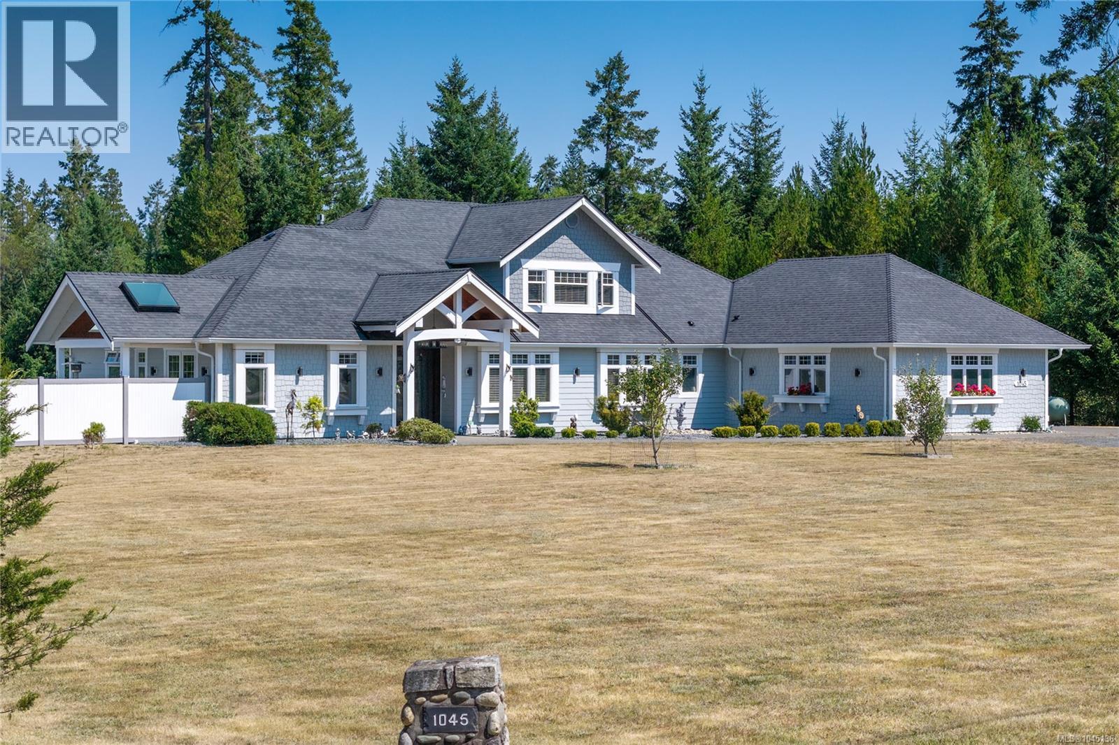 1045 Matuka Dr