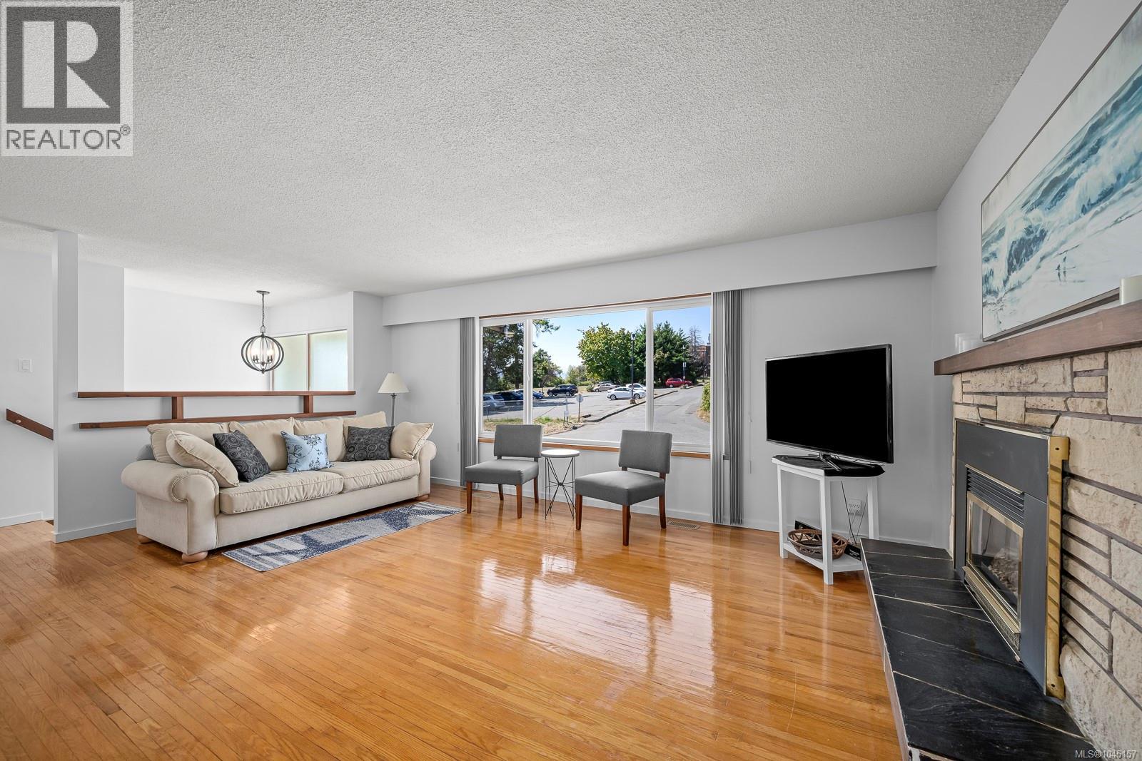 178 Rodello St Property Photo 8