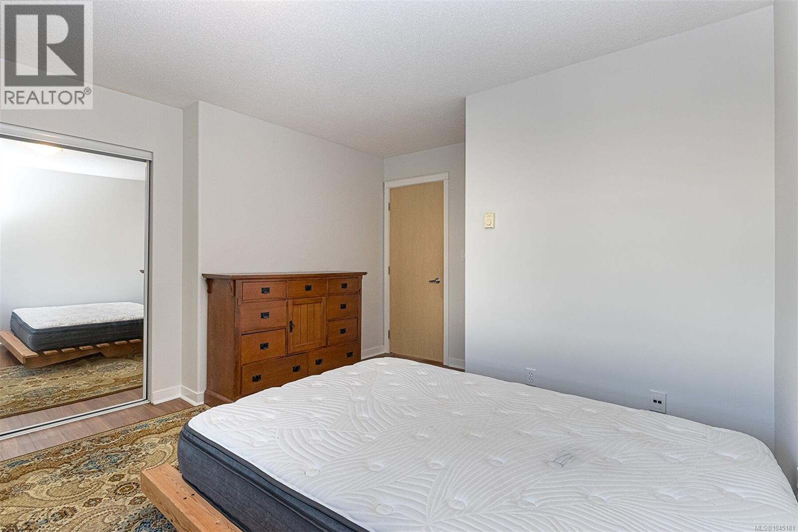 3 1019 North Park St Property Photo 20