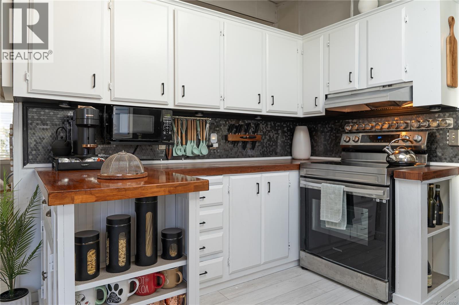 33 7701 Central Saanich Rd Property Photo 4