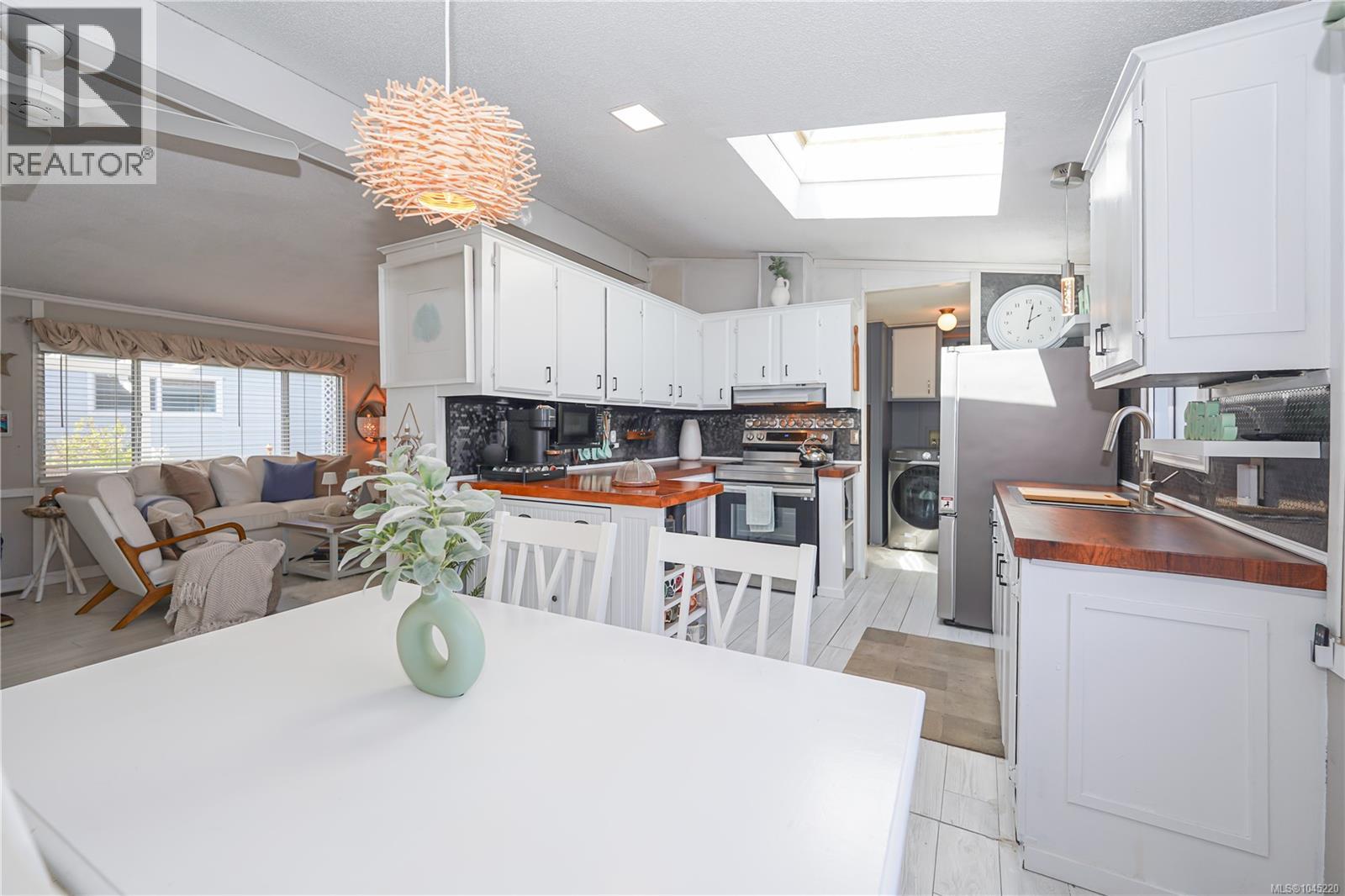 33 7701 Central Saanich Rd Property Photo 18