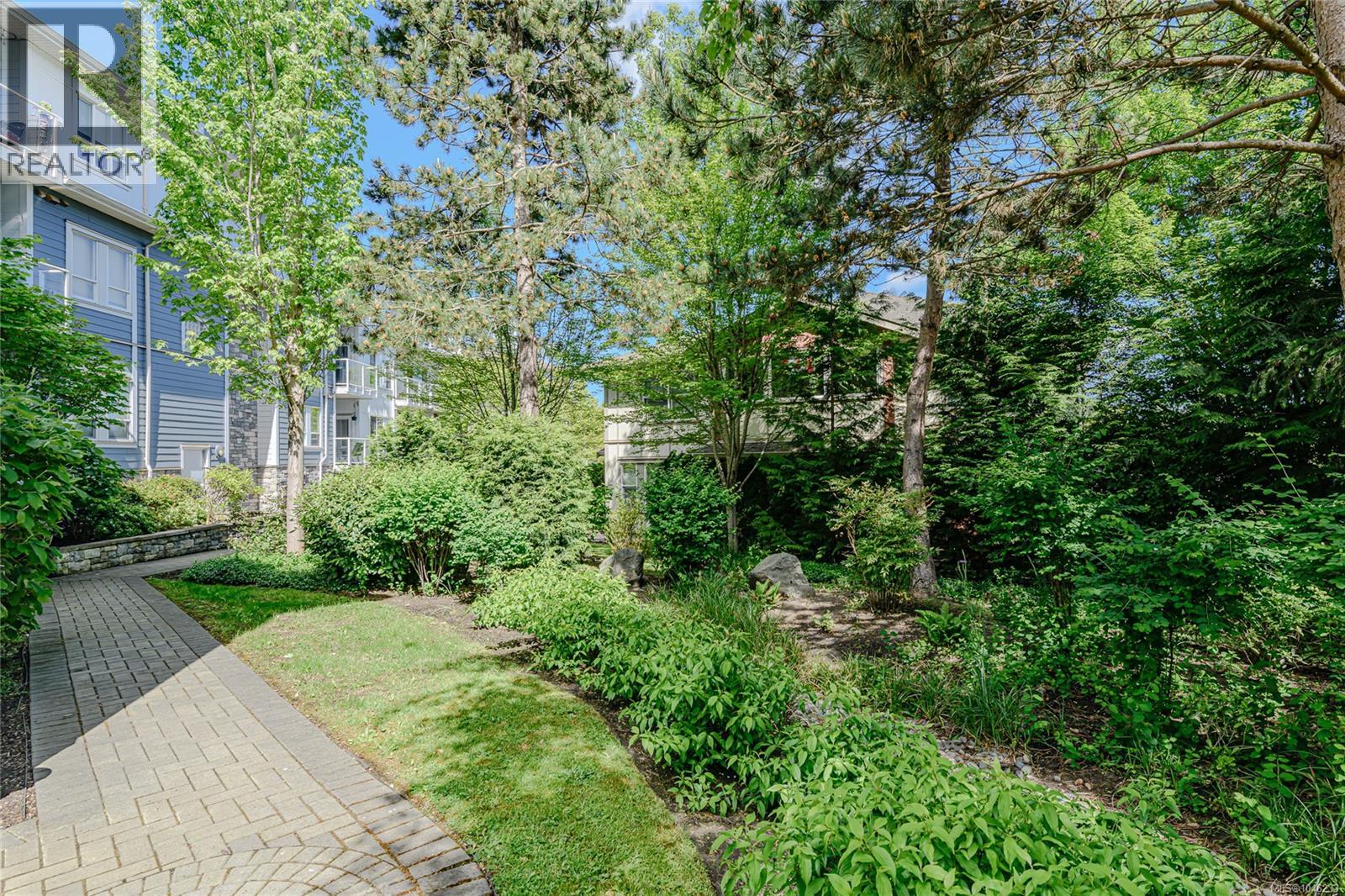 205 3915 Carey Rd Property Photo 16