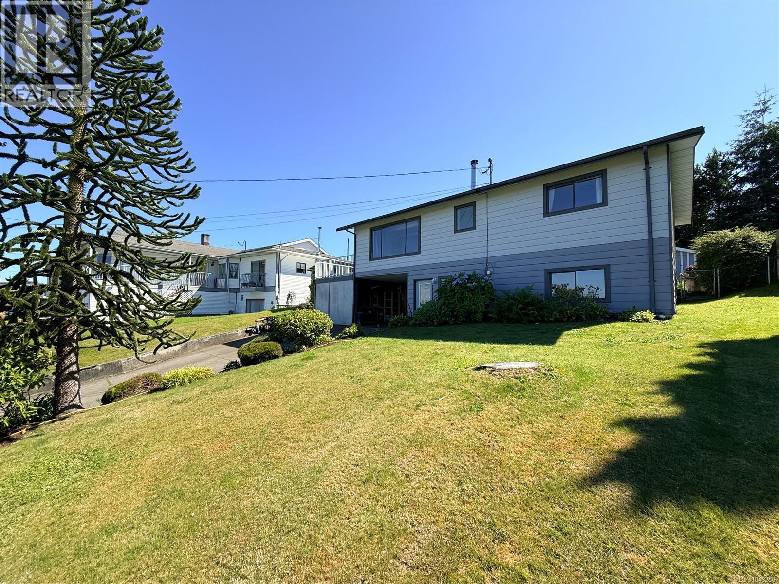 2273 Chelohsin Cres Property Photo 1
