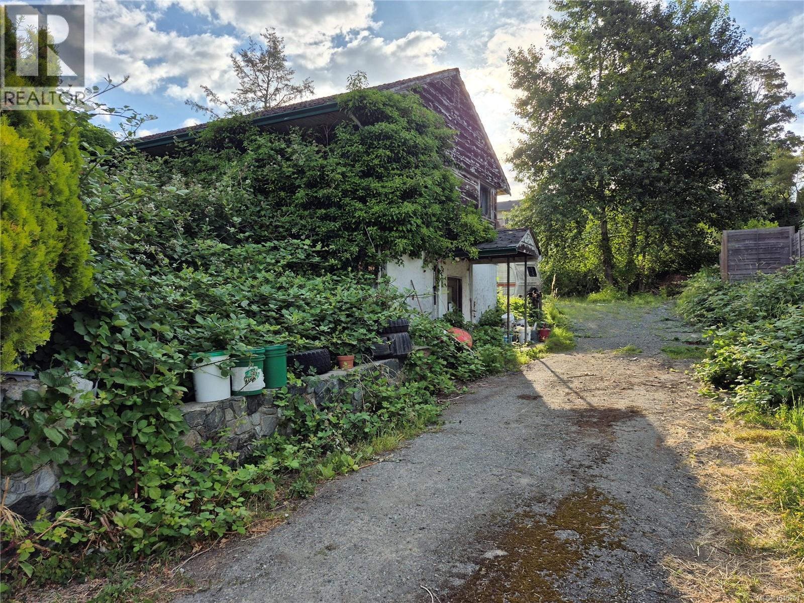 4129 Gillie Rd Property Photo 1