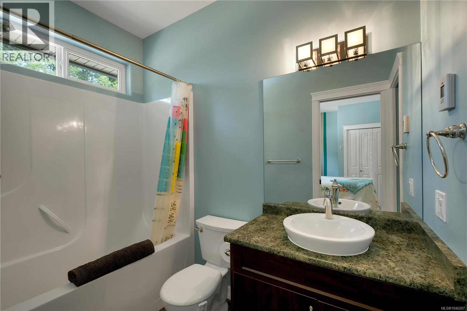 2246 Glenmore Rd Property Photo 22