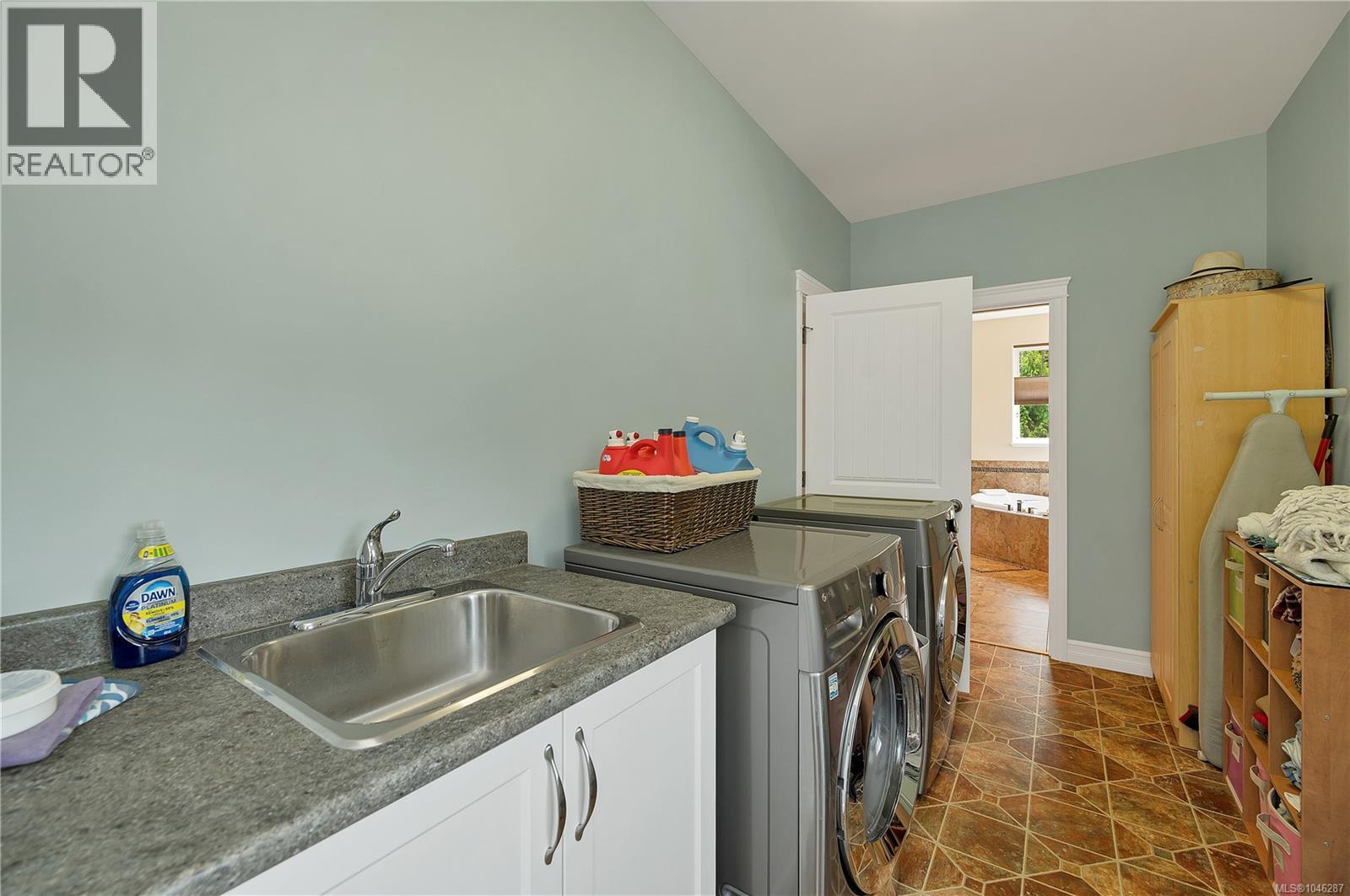 2246 Glenmore Rd Property Photo 46