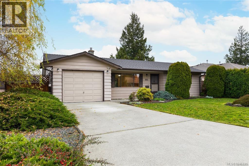 693 Wedgewood Cres Property Photo 1