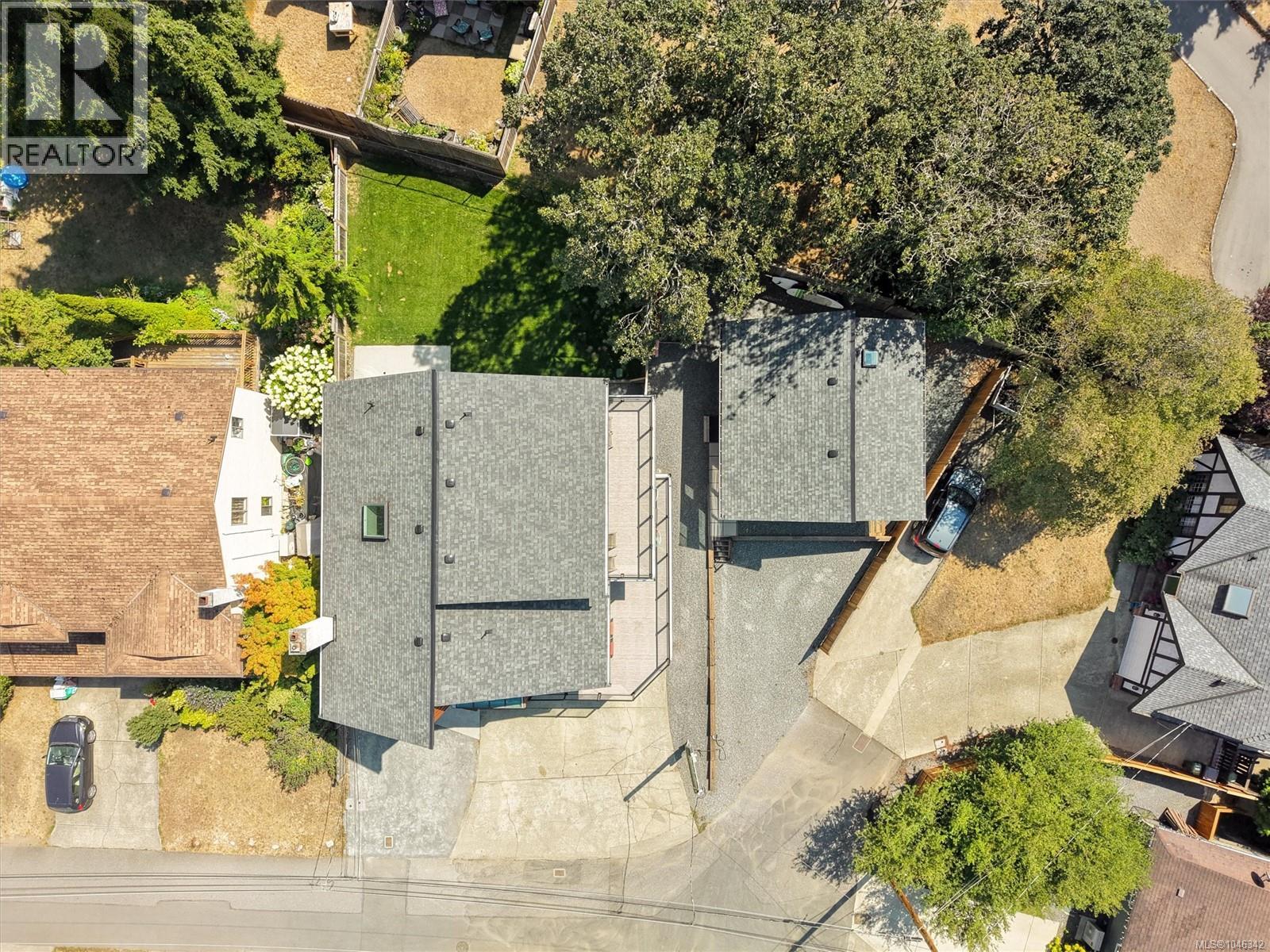 1143 Lindsay Pl Property Photo 3