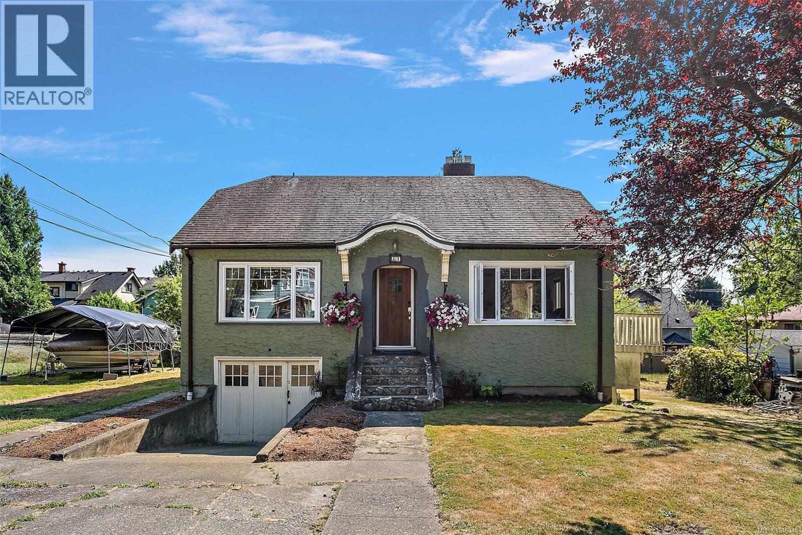 81 Logan Ave Property Photo 1